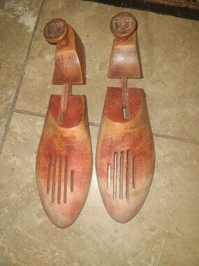VTG Florsheim Solid Wood Shoe Tree Vented Form Insert Stretcher Pair Marked 8 4